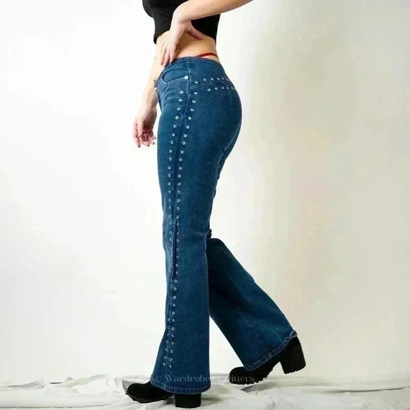 Vintage Y2K Flare Seamless Low Rise Studded Jeans - 4 - Picture 8 of 11